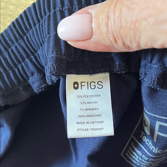 Figs Women’s Cargo Scrub Pants Size XS Navy Gently used - Picture 6 of 7